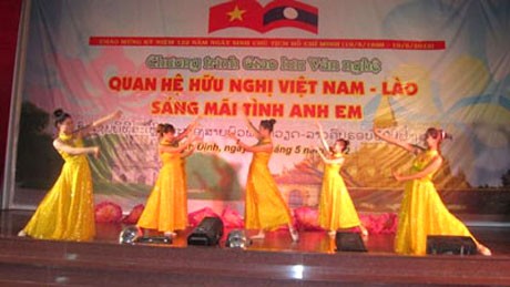 Vietnam, Laos border provinces exchange cultural values - ảnh 1